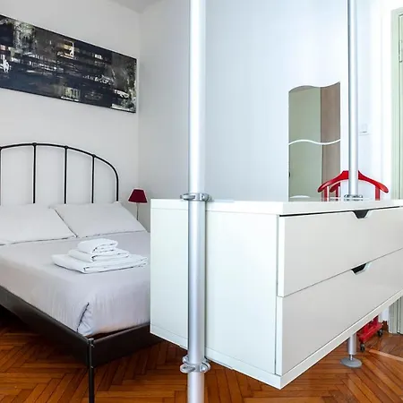 Italianway - De Cristoforis 12 * Milan
